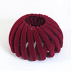Mørkerød fløyelsfugleredehårspenne til hestehaler.