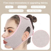 Mujer usando una correa facial rosa para contornear la mandíbula, mostrando el diseño del producto.