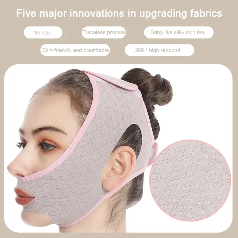 Mujer usando una correa facial rosa para contornear la mandíbula, mostrando el diseño del producto.
