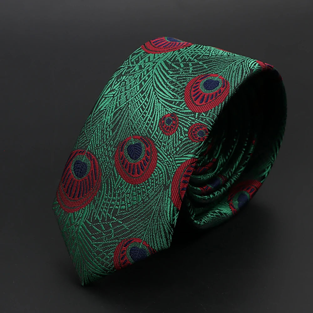 Corbata jacquard verde oscuro con motivos circulares rojos y azules.