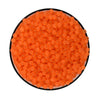 Ein Kreis aus 300 leuchtend orangefarbenen Wasserperlen für sensorisches Spielen.