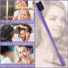 Cepillo de doble cara color púrpura para definir y peinar cejas y pestañas en el rostro de una mujer.