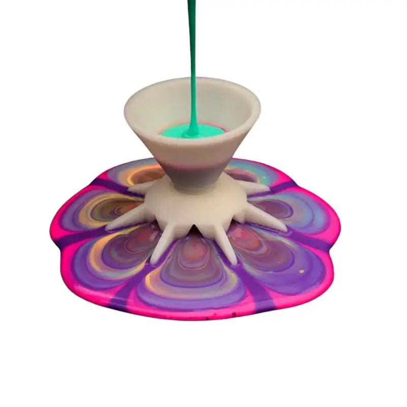 Mini-Trichter mit 7 Fächern und Blumenmuster, bereit für Acryl-Gießtechnik.