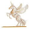 Kit de manualidades de rompecabezas de madera con un unicornio estilizado en pose dinámica.
