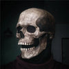 Máscara de calavera realista de cabeza completa con mandíbula móvil, sobre fondo oscuro.