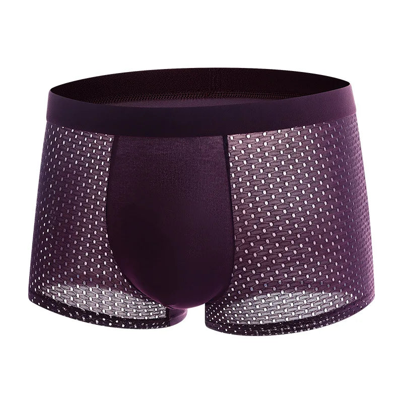 Ett par mörklila herrboxershorts i mesh med textil, andningsbart tyg.