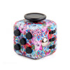 Cubo colorido con diseños florales rosas, azules y verdes, y detalles negros y plateados.