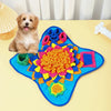 Tapis de fouille coloré en forme de fleur pour chien, à côté d'un petit chien