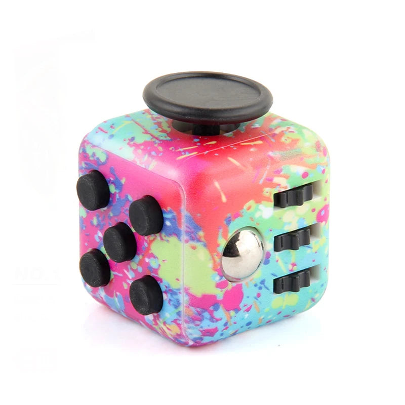 Cubo fidget translúcido y colorido con tapa negra y superficies texturizadas.