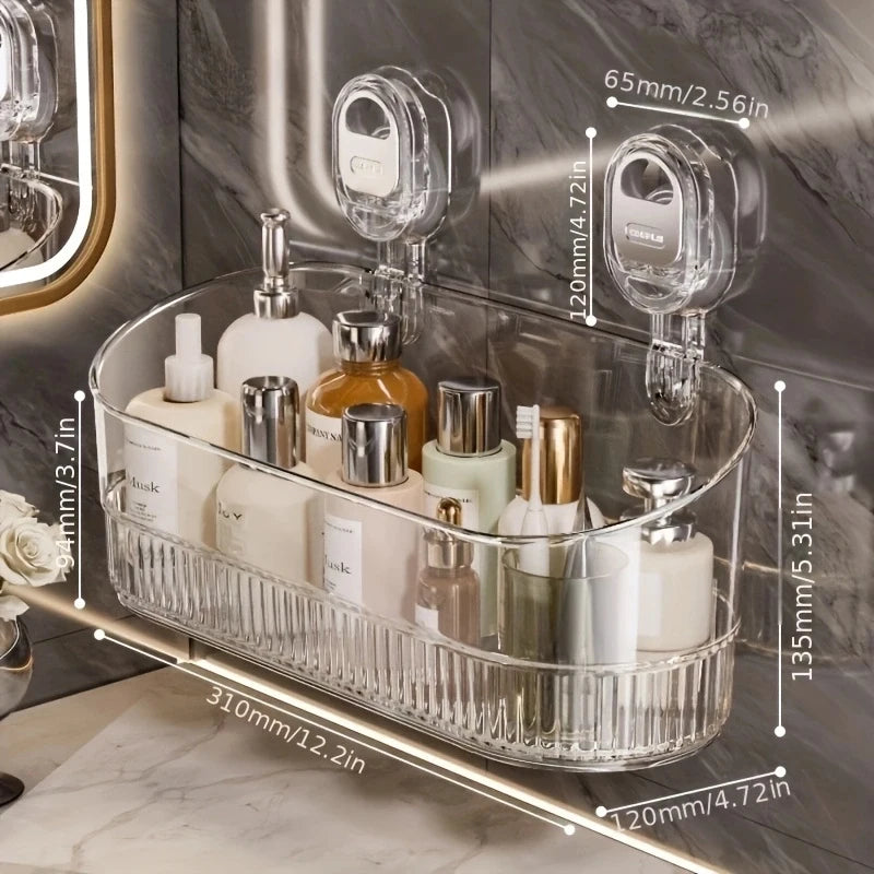 Gjennomsiktig akrylhyller til badet med ulike glass- og plastflasker og beholdere