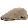 Gorra de estilo newsboy en denim lavado color beige, con toque retro de boina, vista de perfil.