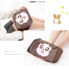 Couverture en peluche brune pour bouillotte, avec design animal blanc mignon et ceinture ajustable.