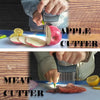 Primer plano de un cortador de carne y manzanas de acero inoxidable cortando alimentos.