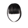 Primer plano de un flequillo recto postizo a presión para mujeres con cabello negro.