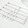 Varias pulseras personalizadas de acero inoxidable bañado en oro con nombres y cadenas ajustables