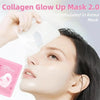 Eine Hand trägt eine weiße Collagen Glow Up Mask 2.0 auf das Gesicht einer Frau auf.