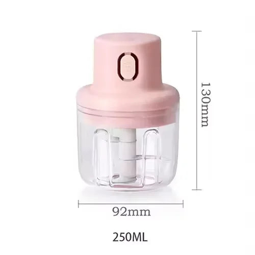 En klar rosa bærbar elektrisk foodprosessor med silikonblad og lokk for betjening.