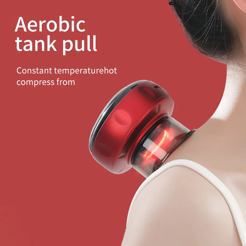 Primer plano de un masajeadro eléctrico rojo en forma de tanque aplicado en el costado del cuello de una persona.