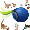 Jouet interactif pour chat, boule bleue avec chats et jouets, montrant son utilisation.