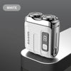 Una afeitadora eléctrica recargable mini USB blanca con pantalla digital sobre una superficie gris.