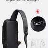 Bolso bandolera antibloqueo para hombre de color negro, con diseño ergonómico y detalles de la correa.