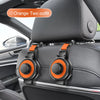 Primer plano de un gancho naranja multiusos para reposacabezas de asiento de coche con portavasos y organizador instalado en