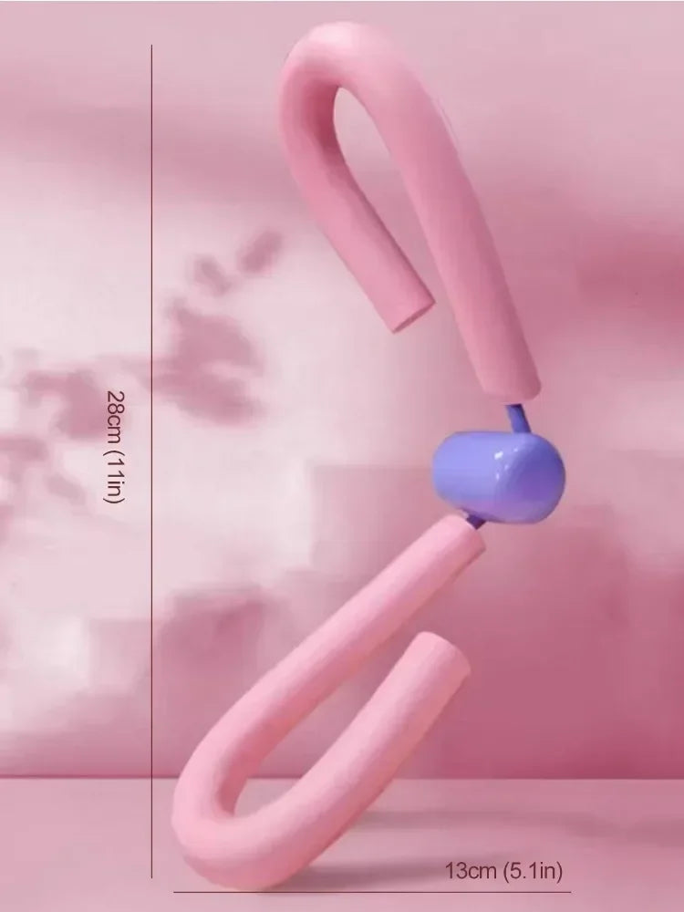 Entrenador de suelo pélvico rosa con ejercitador de muslos internos en diseño vertical.