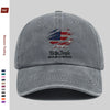 Harmaa lippalakki, jossa kulunut Amerikan lippu -kuvio ja teksti We Be People 250 Years of Freedom.
