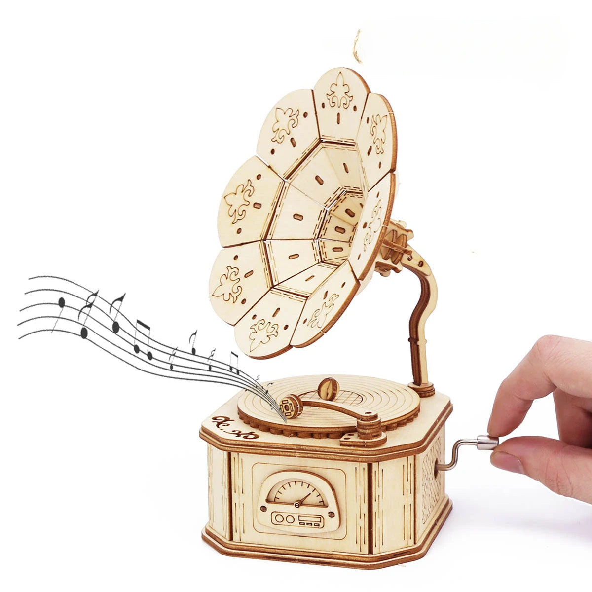 Treplatesett for musikkskrin med grammofon, dekorativ blomsterformet topp og platespillerbase.