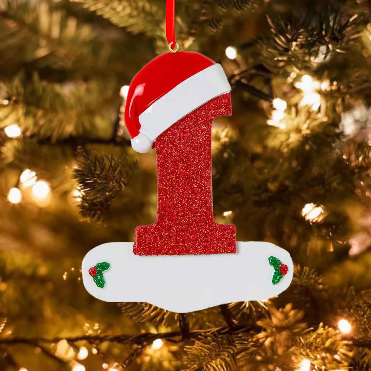 Et rødt og hvitt juletrepynt i form av tallet én, laget av glitrende akryl.