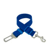 Arnés de seguridad azul ajustable para mascotas en el auto, con correa de cinturón y clip metálico.