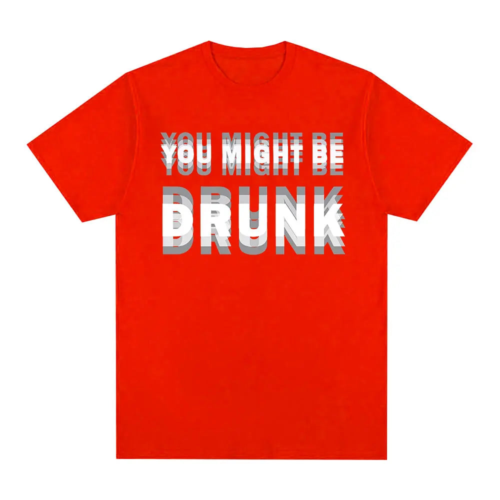 En lys orange t-shirt med hvid tekst, der siger 'Du er måske fuld'