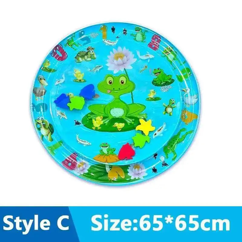 Alfombra interactiva de agua para gatos con diseño de pez y elementos coloridos.