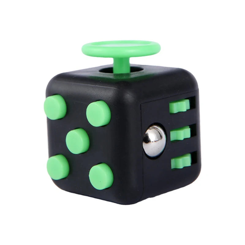 Cubo fidget negro con puntos verdes claros y tapa verde, diseñado para aliviar el estrés.