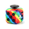 Cubo fidget arcoíris con puntos negros y tapa, para aliviar el estrés.