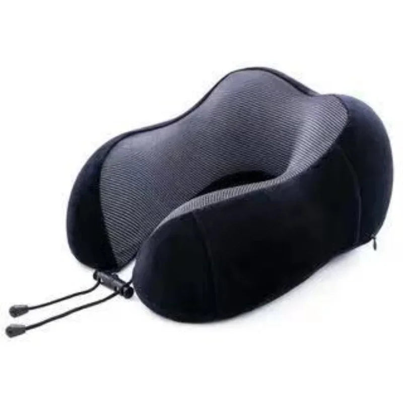 Sort ergonomisk U-formet rejsepude i memory foam til nakken.