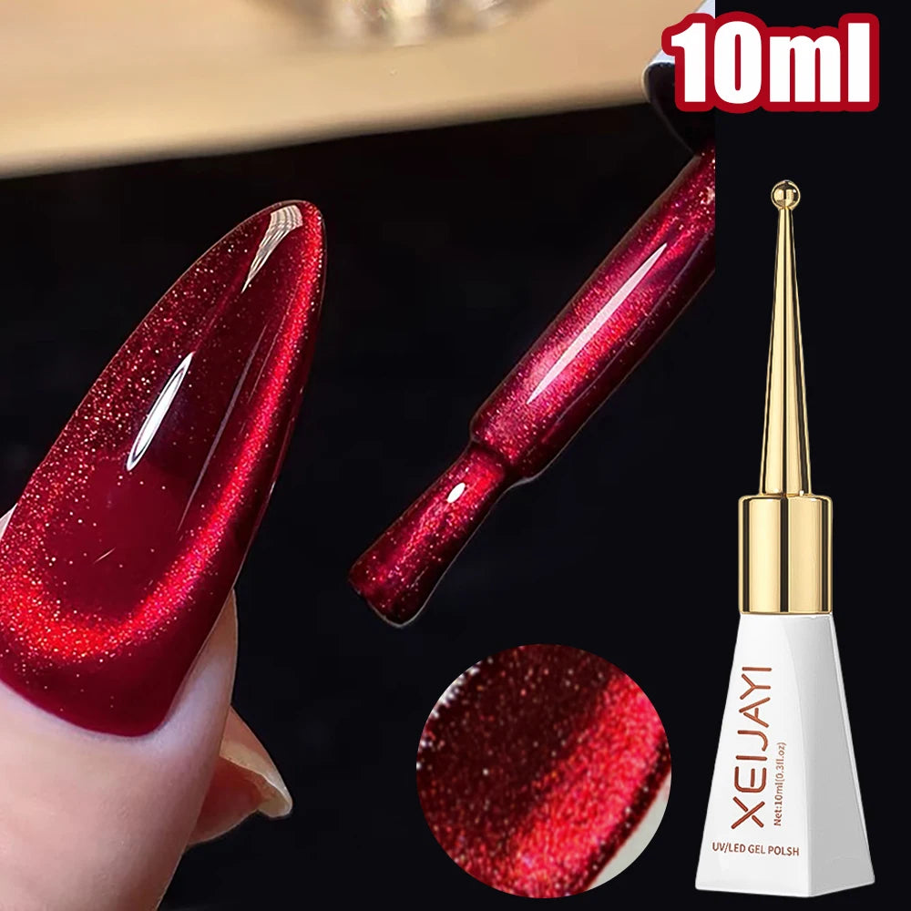 En flaske XEIYI UViled gel polish med hvid hætte og guldapplikator ved siden af en rød glitter neglelakprøve.