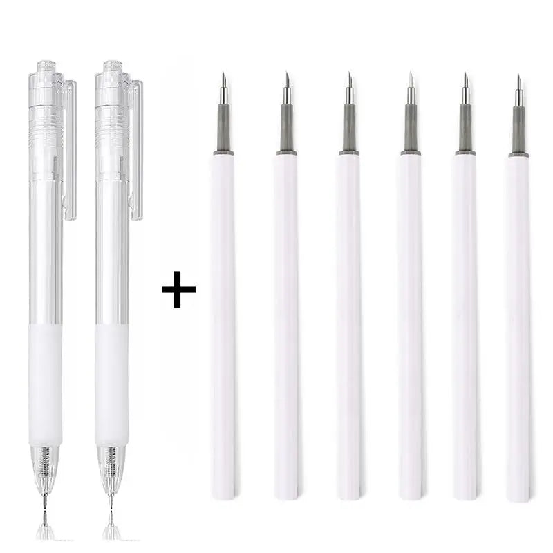 Juego de seis cuchillos de precisión con hojas de repuesto en blanco y plateado.