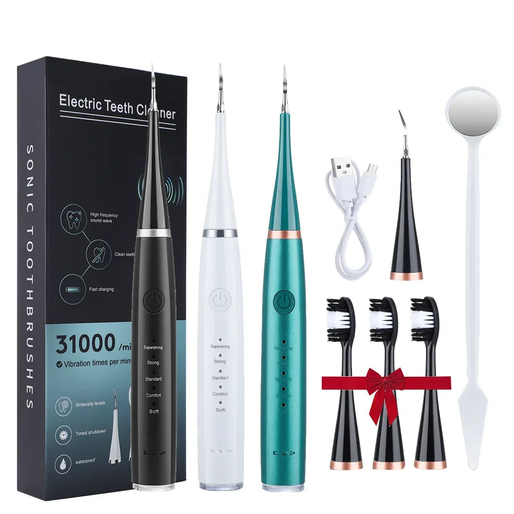 Juego de cepillos de dientes sónicos negros y plateados y kit de limpiador dental en una caja.