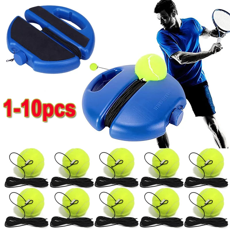 Blå tennis-treningsanordning med elastisk ballretursystem og synlig tennisracket.