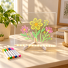 Leuchtende Acryl-Zeichentafel mit bunter Blumenzeichnung auf einem Schreibtisch